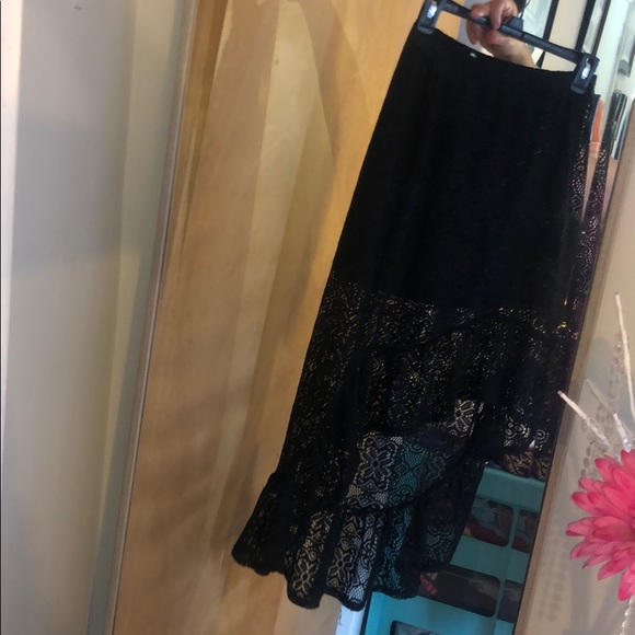 Lace maxi skirt - Picture 2 of 3